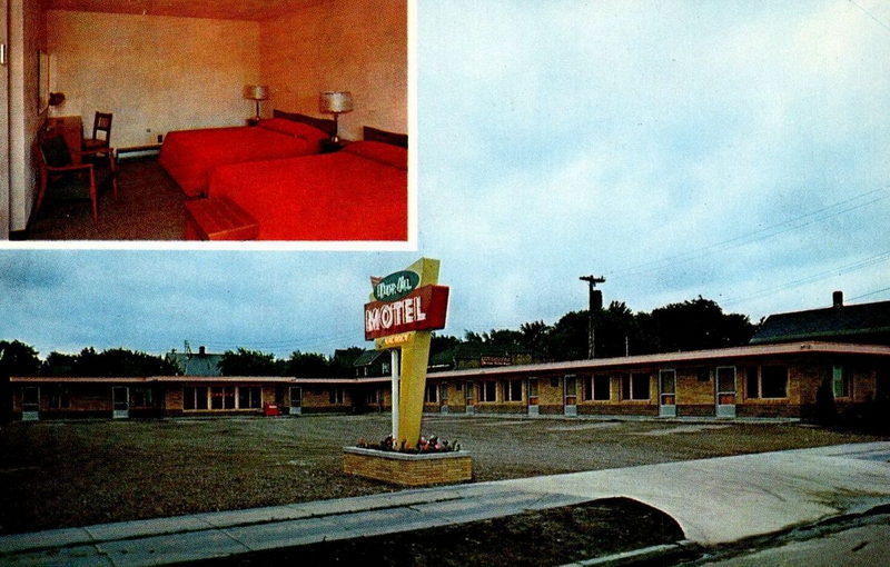Doral Motel (Dor-Al Motel) - Vintage Postcard (newer photo)
